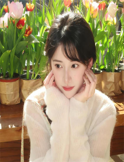 《七彩田野》主角分析：角色塑造与成长轨迹